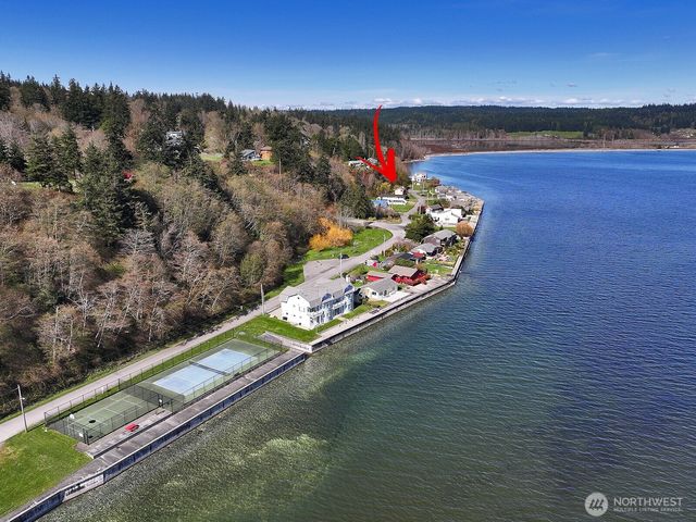 3837 Driftwood Drive, Clinton, WA 98236