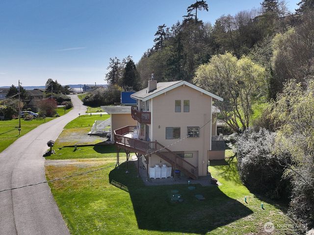 3837 Driftwood Drive, Clinton, WA 98236