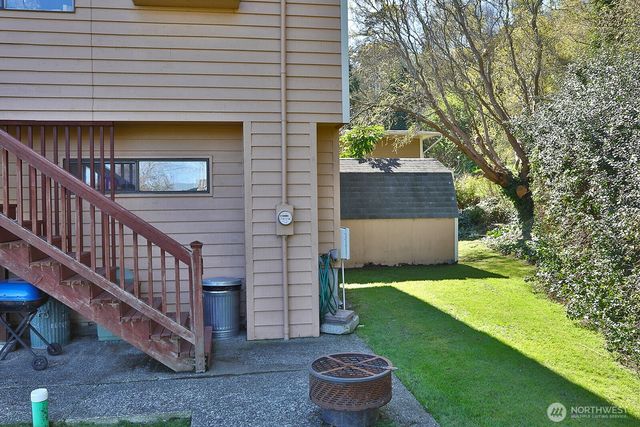 3837 Driftwood Drive, Clinton, WA 98236