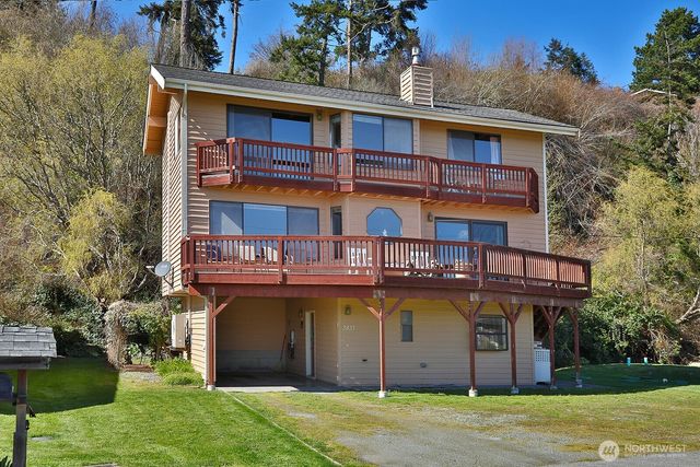 3837 Driftwood Drive, Clinton, WA 98236