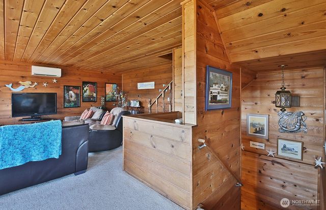 3837 Driftwood Drive, Clinton, WA 98236