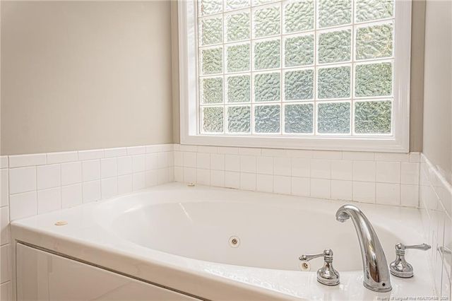 402 Roundtree Drive, Fayetteville, NC 28303