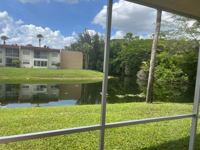 463 Lake Frances Drive 463, West Palm Beach, FL 33411