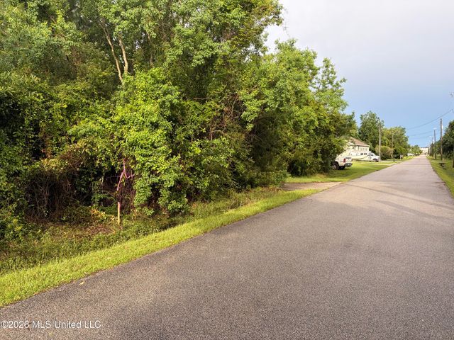 232 Pine Ridge Drive, Waveland, MS 39576