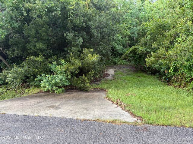 232 Pine Ridge Drive, Waveland, MS 39576