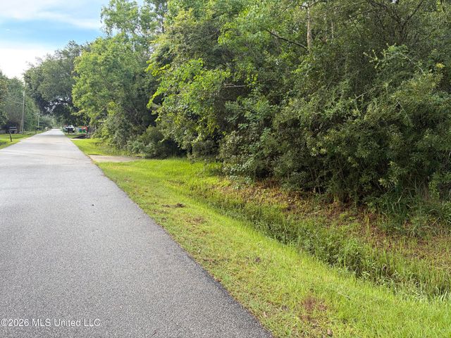 232 Pine Ridge Drive, Waveland, MS 39576