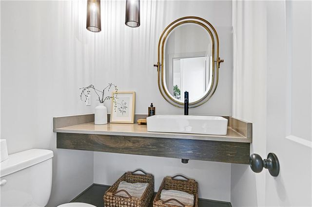 21913 W 99th Terrace, Lenexa, KS 66220