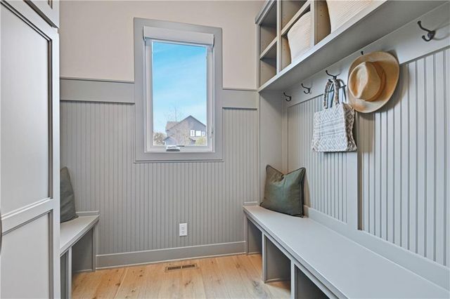 21913 W 99th Terrace, Lenexa, KS 66220