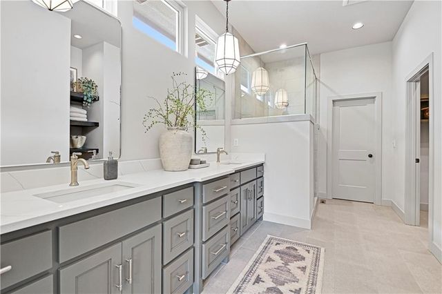 21913 W 99th Terrace, Lenexa, KS 66220