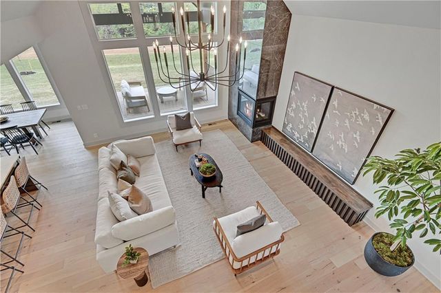 21913 W 99th Terrace, Lenexa, KS 66220