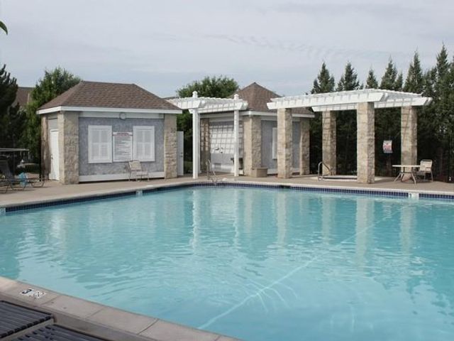 21913 W 99th Terrace, Lenexa, KS 66220