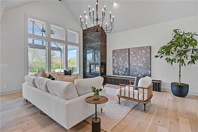 21913 W 99th Terrace, Lenexa, KS 66220