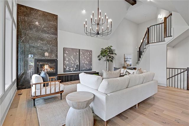 21913 W 99th Terrace, Lenexa, KS 66220