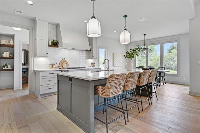 21913 W 99th Terrace, Lenexa, KS 66220