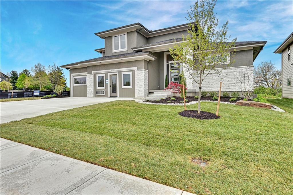 21913 W 99th Terrace, Lenexa, KS 66220