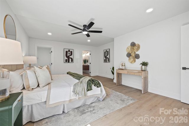 4200 Abbeydale Drive, Charlotte, NC 28205