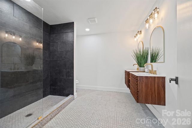 4200 Abbeydale Drive, Charlotte, NC 28205