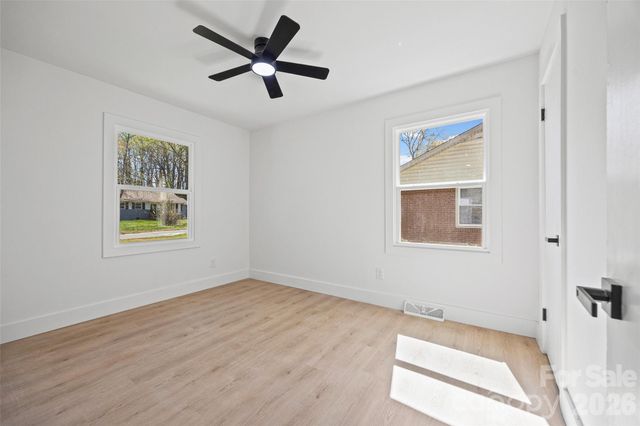 4200 Abbeydale Drive, Charlotte, NC 28205