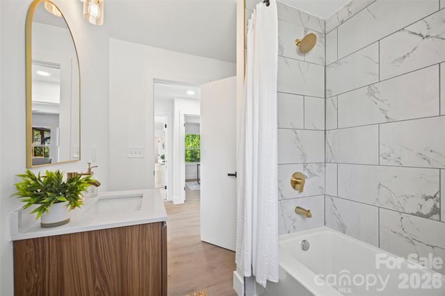 4200 Abbeydale Drive, Charlotte, NC 28205