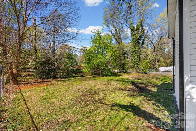 4200 Abbeydale Drive, Charlotte, NC 28205