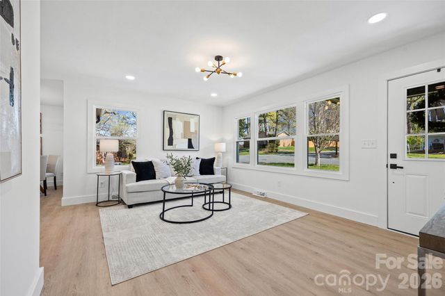 4200 Abbeydale Drive, Charlotte, NC 28205