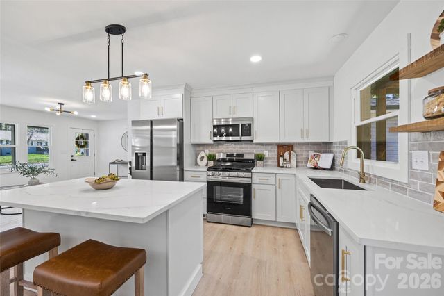 4200 Abbeydale Drive, Charlotte, NC 28205