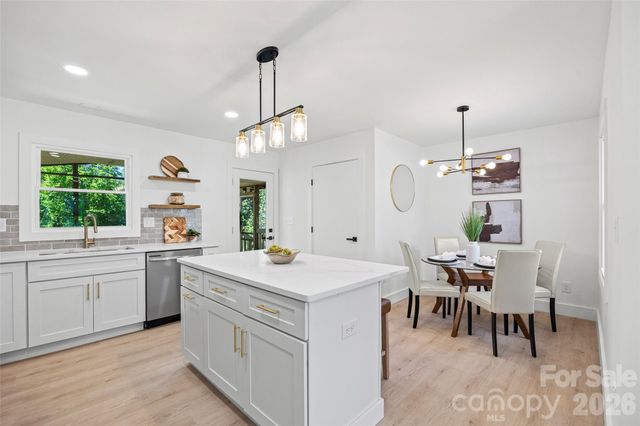 4200 Abbeydale Drive, Charlotte, NC 28205