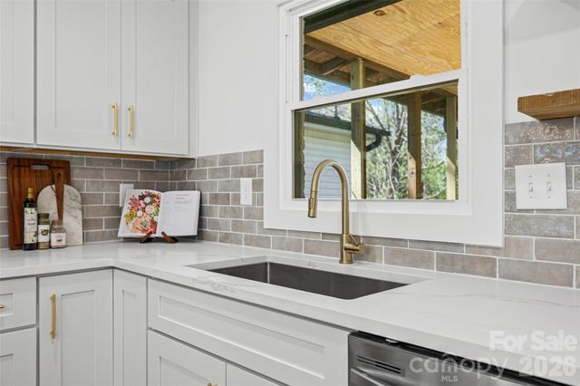 4200 Abbeydale Drive, Charlotte, NC 28205