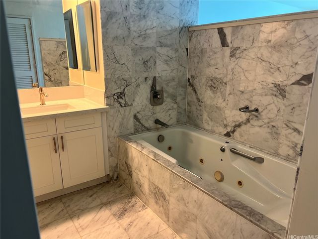 1330 Ala Moana Boulevard 3704, Honolulu, HI 96814