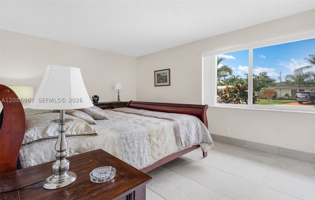 1031 SE 14th Dr, Deerfield Beach, FL 33441