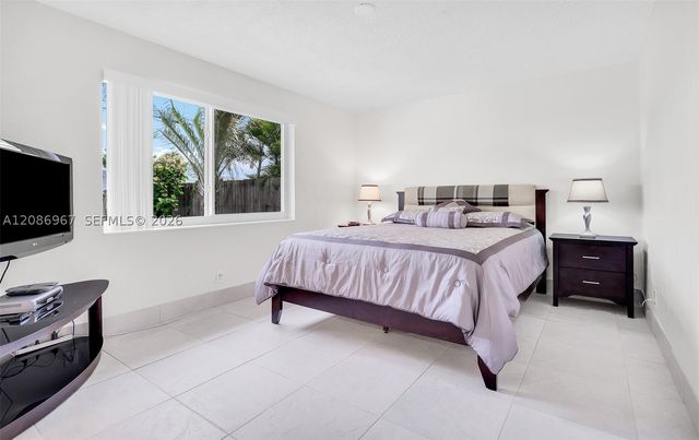 1031 SE 14th Dr, Deerfield Beach, FL 33441