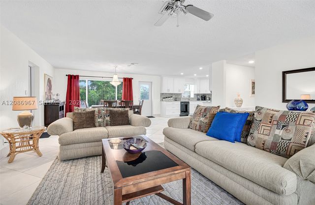 1031 SE 14th Dr, Deerfield Beach, FL 33441
