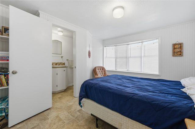 308 Fulton Ave, Rockport, TX 78382