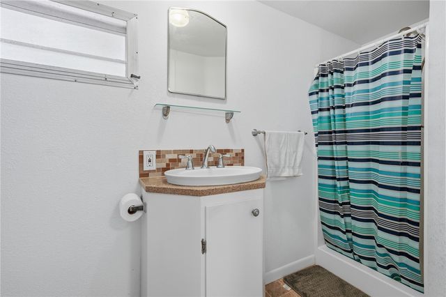 308 Fulton Ave, Rockport, TX 78382