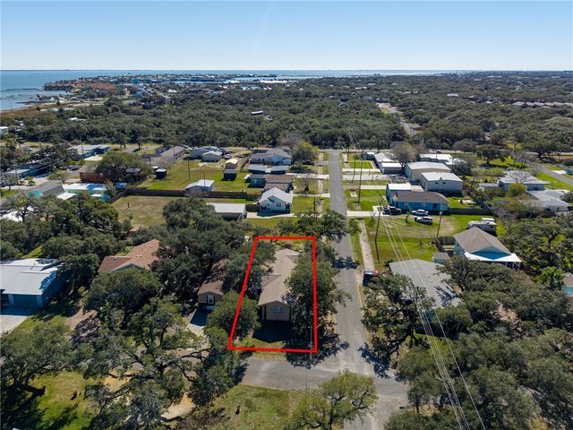 308 Fulton Ave, Rockport, TX 78382