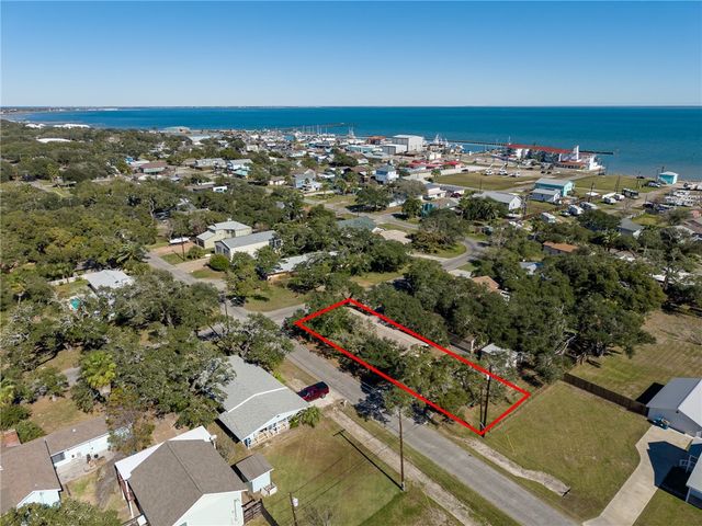 308 Fulton Ave, Rockport, TX 78382