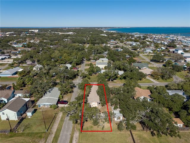 308 Fulton Ave, Rockport, TX 78382