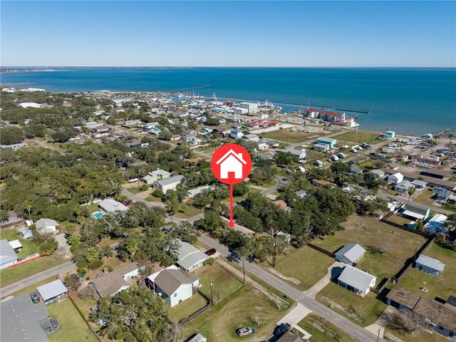 308 Fulton Ave, Rockport, TX 78382