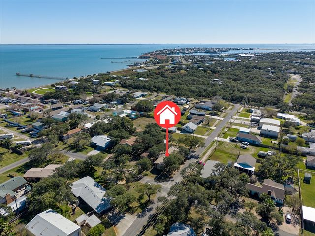308 Fulton Ave, Rockport, TX 78382