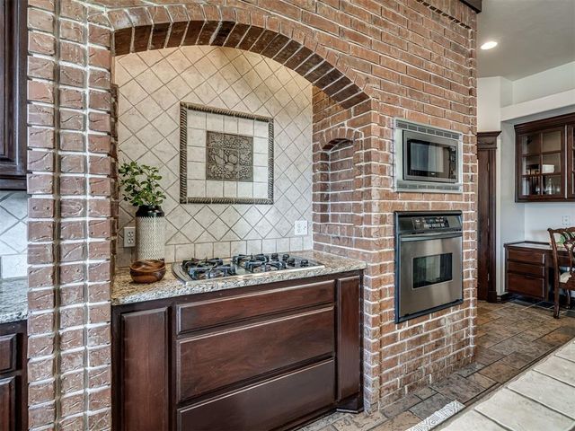 17008 Platinum Lane, Edmond, OK 73012