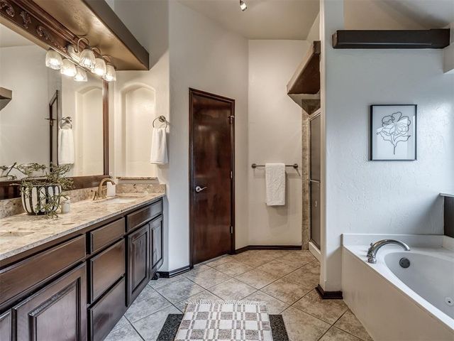 17008 Platinum Lane, Edmond, OK 73012