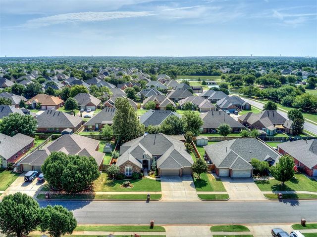 17008 Platinum Lane, Edmond, OK 73012