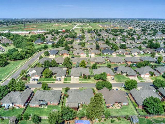 17008 Platinum Lane, Edmond, OK 73012