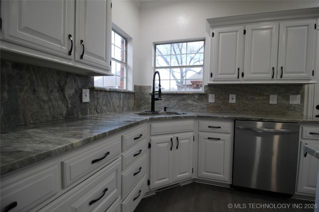 705 N Aster Avenue, Broken Arrow, OK 74012