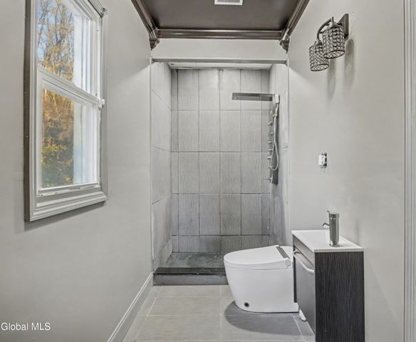 12 The Mall Street, Amsterdam, NY 12010