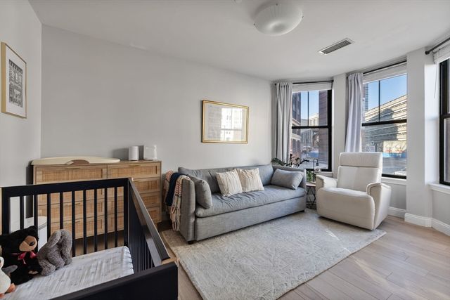 75 Clarendon St 201, Boston, MA 02116