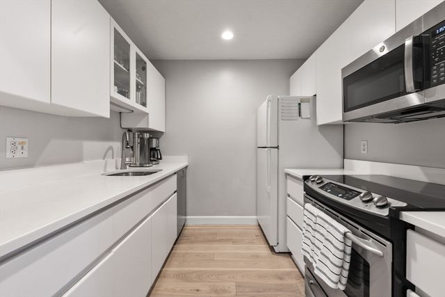 75 Clarendon St 201, Boston, MA 02116