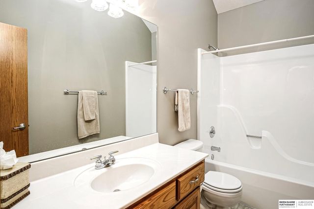 5602 N 163rd Street, Omaha, NE 68116