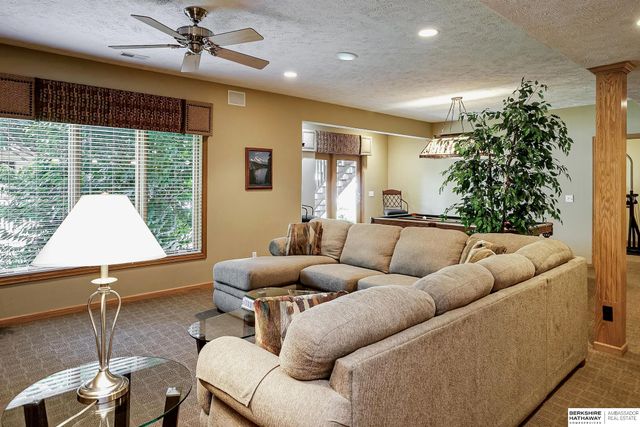 5602 N 163rd Street, Omaha, NE 68116