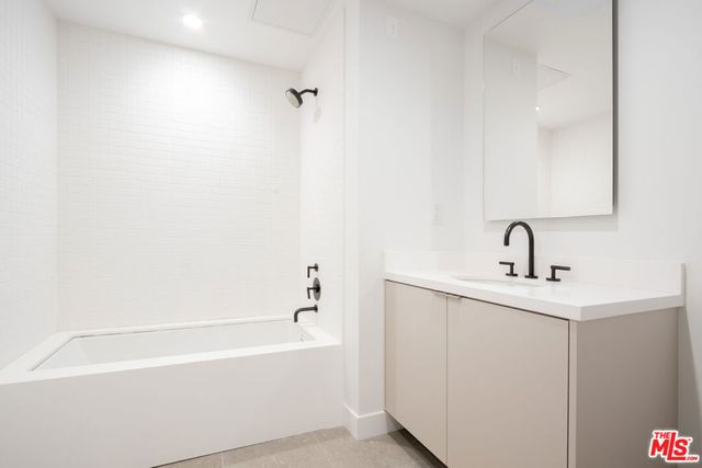 1130 N Orange Drive 403, Los Angeles, CA 90038